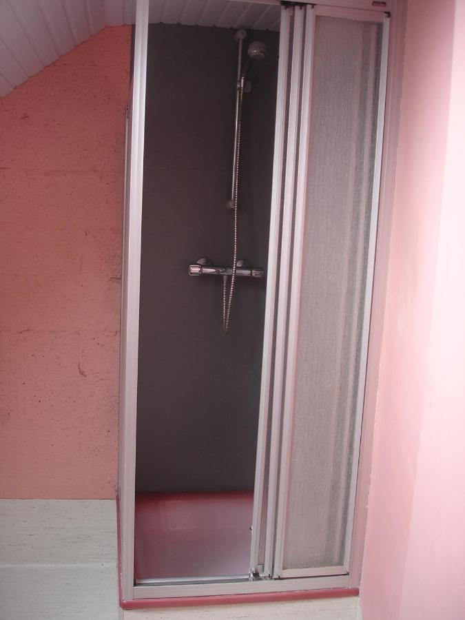 L'Appartement & Dortoir Chez Jean-Luc Baelen Exteriör bild